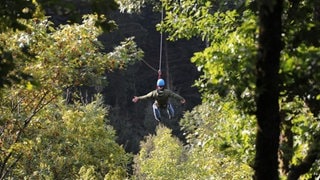 Ausflugstipp in BW: Zipline im Kinzigtal (Foto: Hirschgrund Zipline) Ausflugstipp in BW: Zipline im Kinzigtal